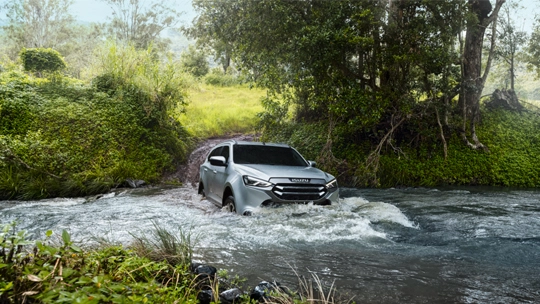 Drive through streams and get the most out of the All-New Isuzu mu-X with its 800mm water wading depth